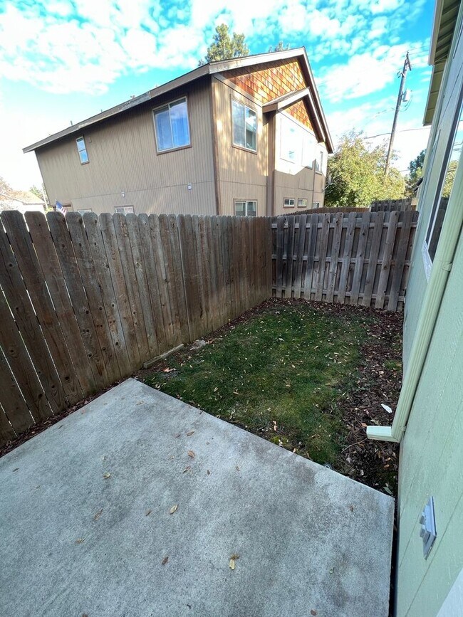 Building Photo - 2 Bed/2.5 Bath Unit Convenient to Old Mill - Doanna Way