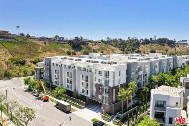 Building Photo - 12655 Bluff Creek Dr