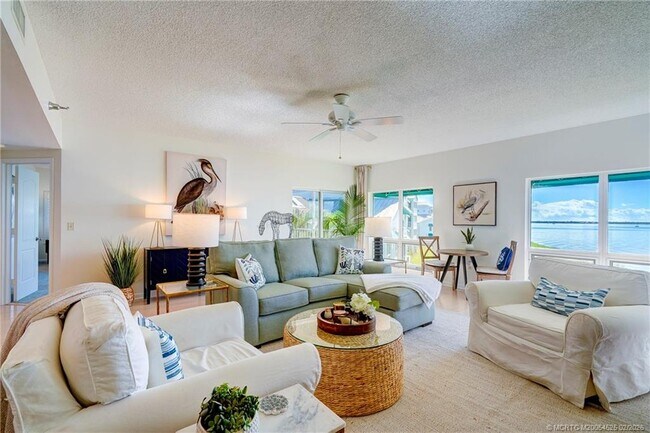 Building Photo - 184 NE Edgewater Dr