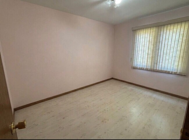 Building Photo - 106 Merlin Cir