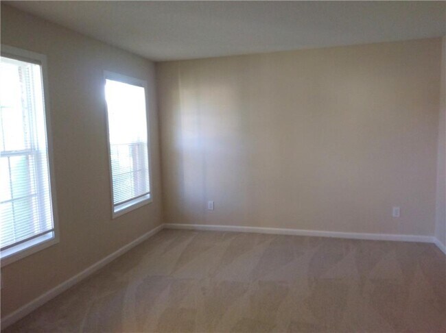 Building Photo - 131 Peachtree Glen Dr