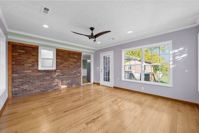 Building Photo - 2056 Lintwood Dr