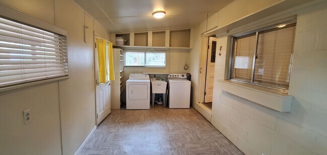 Building Photo - Charming 4-bedroom in Golden