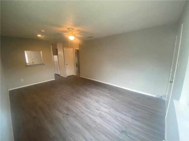 Building Photo - 321 W William Cannon Dr