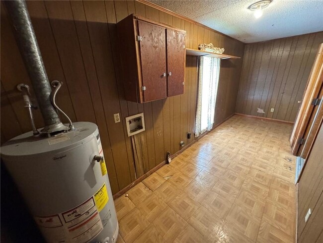 Building Photo - 24 Bethel Forest Dr S