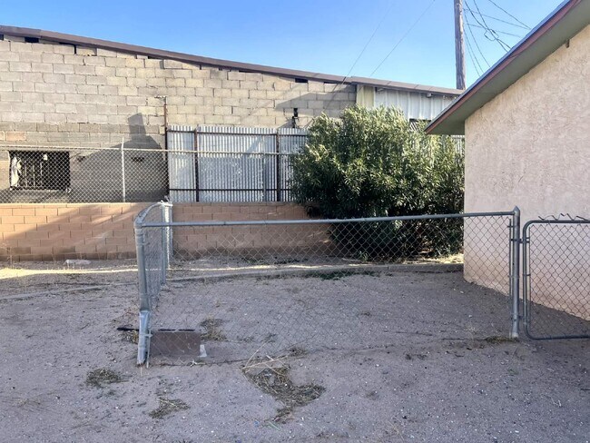 Building Photo - 7167 N Loop Dr