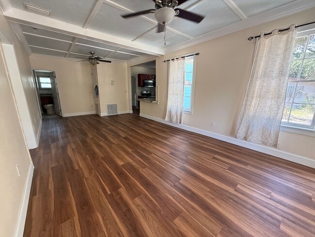 Building Photo - 3/2 Cottage Available! No deposit if qualified!