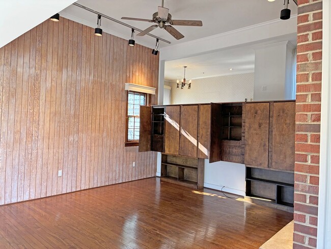 Building Photo - Charming and Unique 3 Bedroom - Powhatan/Midlothian Area