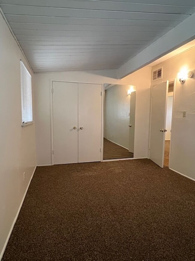 Building Photo - 22 Candy St