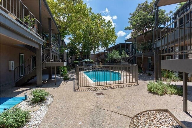 Building Photo - 5820 Berkman Dr