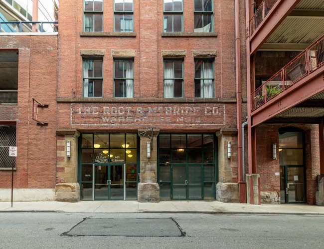 Primary Photo - 635 W Lakeside Ave
