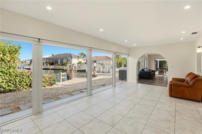 Building Photo - 339 Landmark St