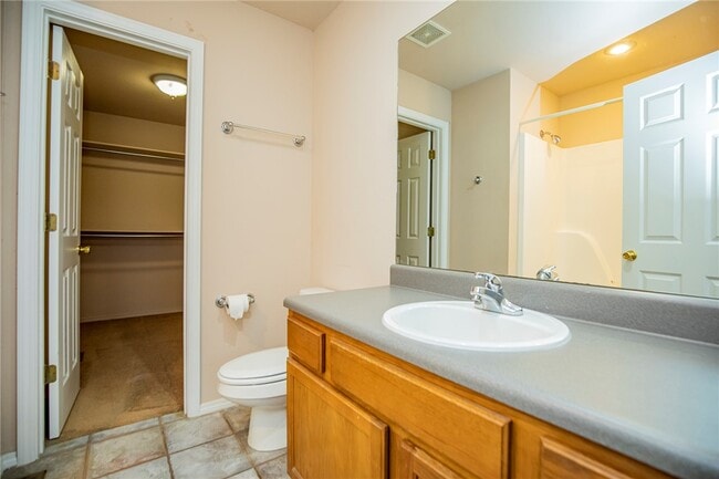 Building Photo - 903 W Peachtree Dr