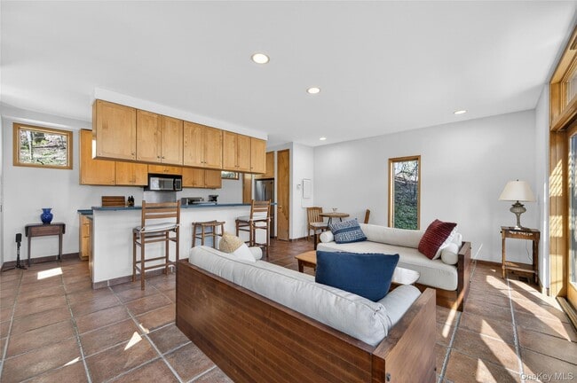 Building Photo - 428 Harbor Rd