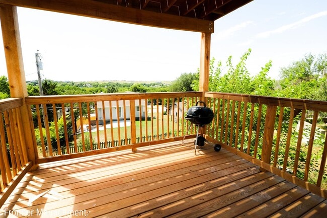 Building Photo - Beautiful duplex located in the hills of West Manhattan!