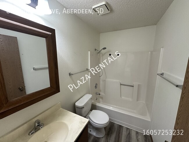 Building Photo - 307 11th Ave NW