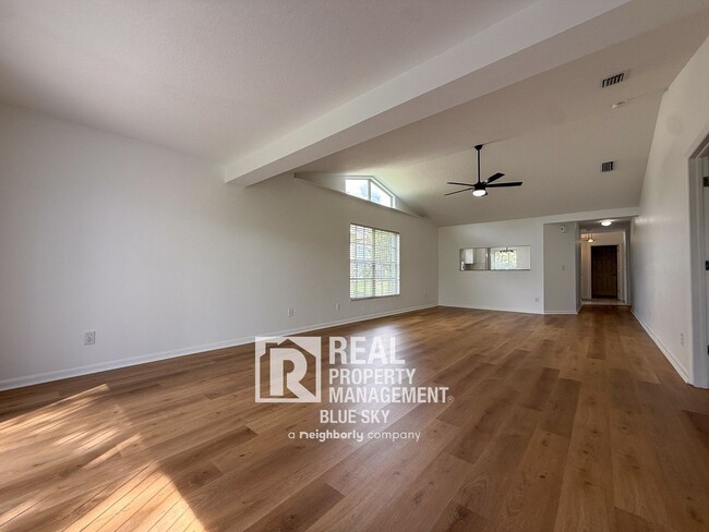 Building Photo - 6554 Gentle Ben Cir