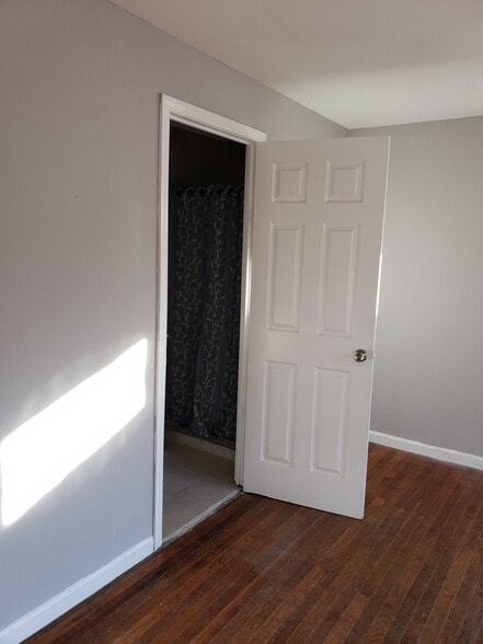 Building Photo - 4501 N Tracy Ave