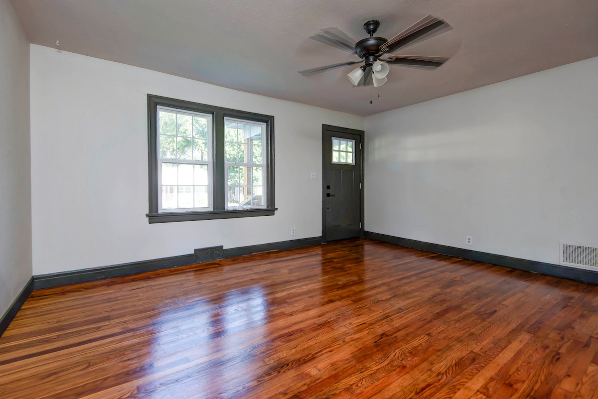Building Photo - 1328 S Florence Ave