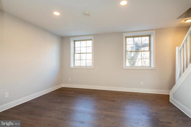 Living room - 722 Lombard St