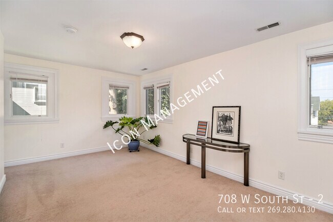 Building Photo - 708 W South St