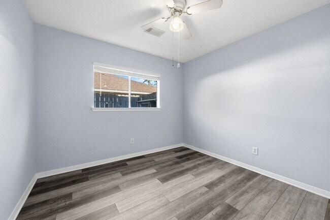 Building Photo - 2835 Twin Knolls Dr