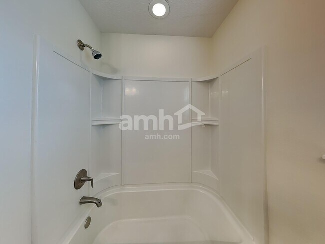 Building Photo - 220 Crestrun Loop