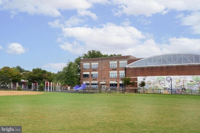 Building Photo - 340 Wesmond Dr