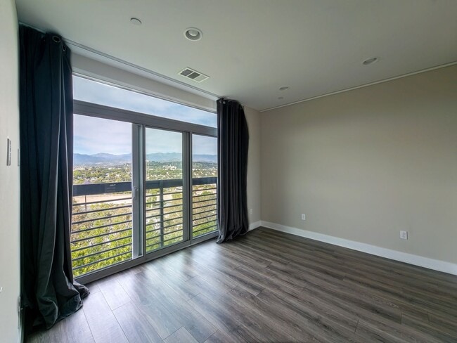 Building Photo - Modern Luxury Condo with Panoramic Views | 3-Story Condo + Private Rooftop Deck