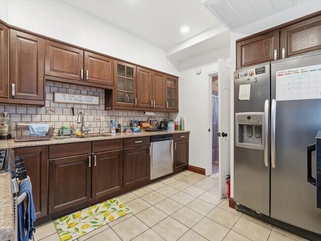 Building Photo - 207 19th St