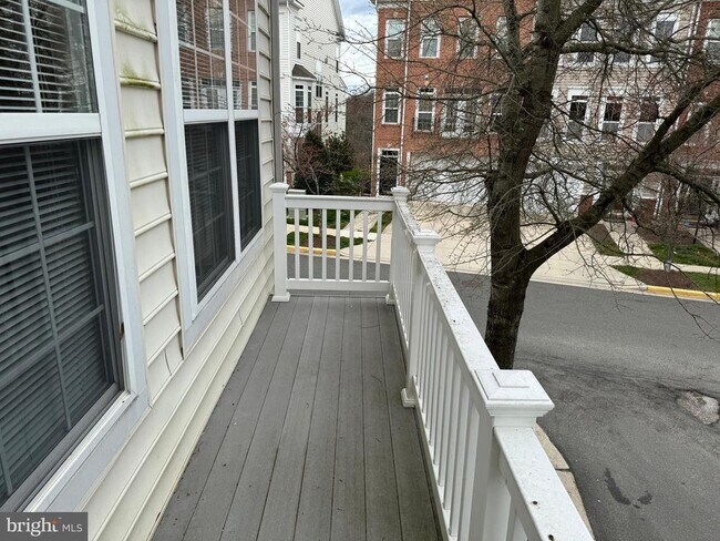 Building Photo - 5543 Hartfield Ave