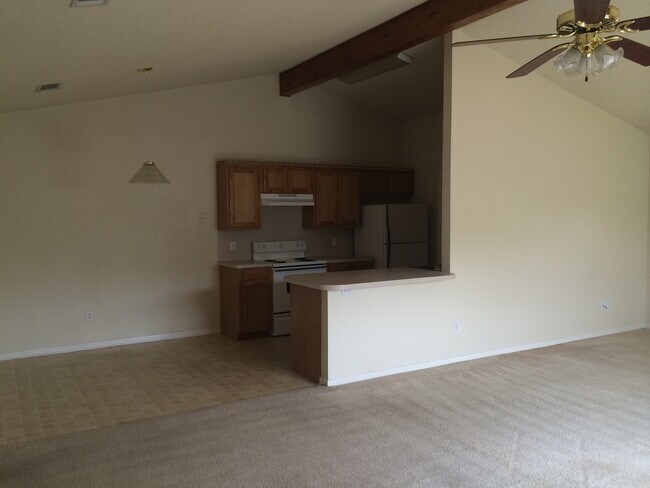 Building Photo - Duplex
