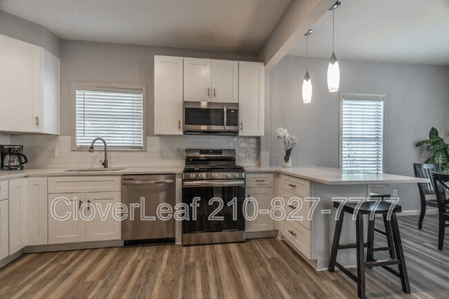 Building Photo - 210 Dumoulin Ave