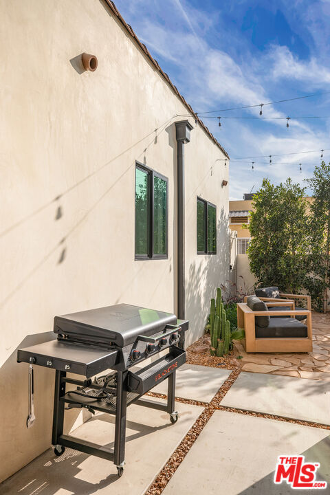 Building Photo - 1031 Havenhurst Dr