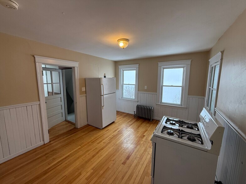 Building Photo - 19 Mattson Ave