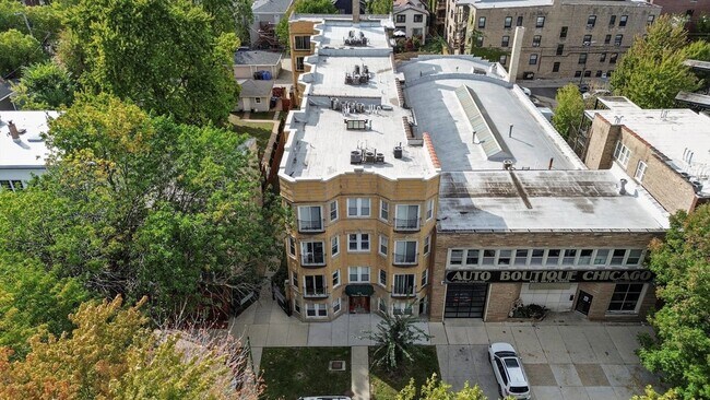 Building Photo - 3918 N Kedvale Ave