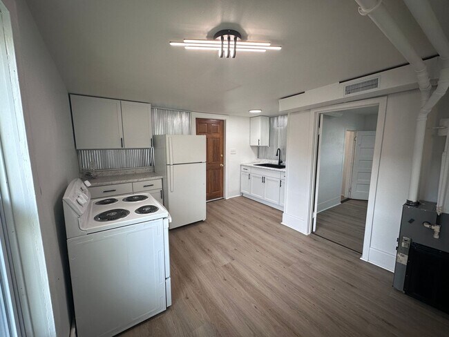 Building Photo - 303 Weston Ave