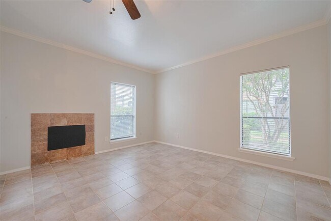 Building Photo - 2025 Augusta Dr