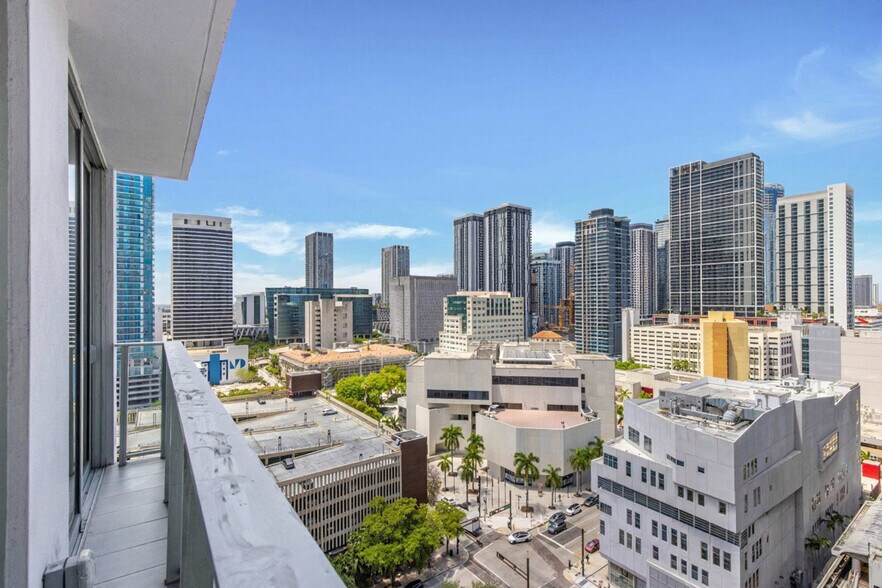 Building Photo - 227 NE 2nd St