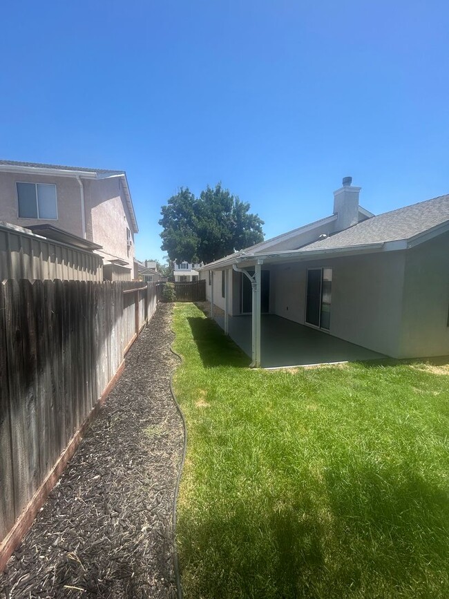 Building Photo - Single Story 3-bedroom home in Patterson!
