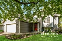 Building Photo - 2110 Helmo Ave N