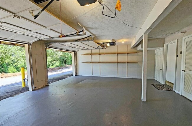 Building Photo - 434 High Creek Trce