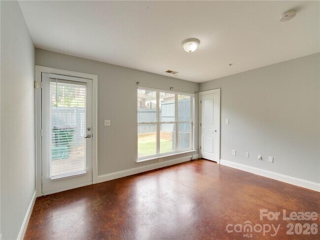 Building Photo - 927 Garden District Dr