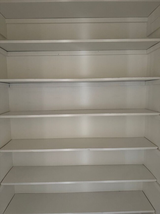 Building Photo - 636-638 Town Oaks