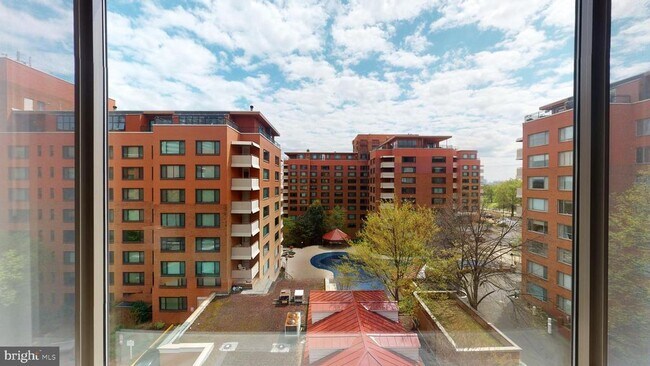 Building Photo - 1111 Arlington Blvd