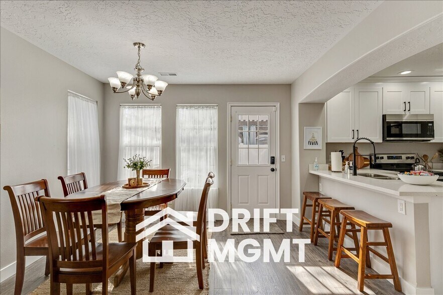 Building Photo - 184 E Rideout Hall Ln
