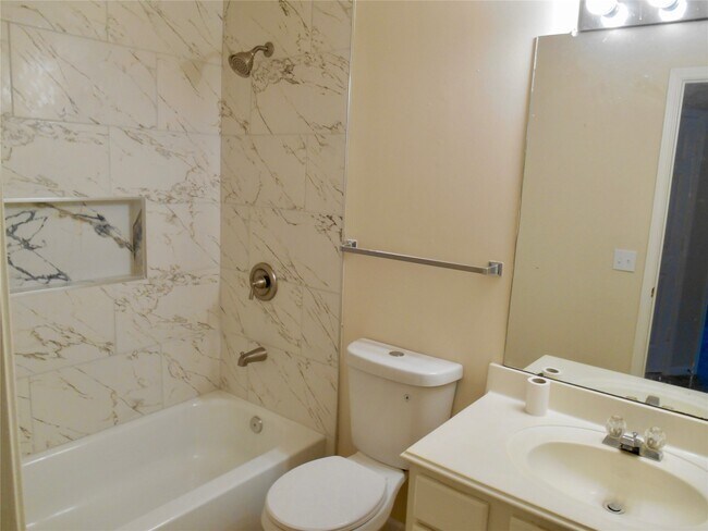 Building Photo - 6203 Faulkner Ridge Dr