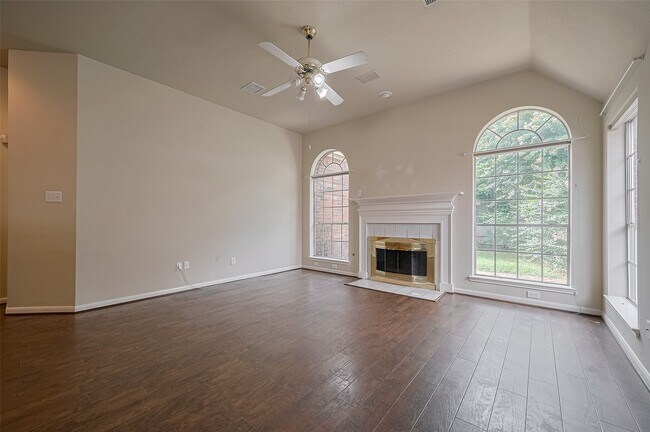 Building Photo - 8814 Fairbloom Ln