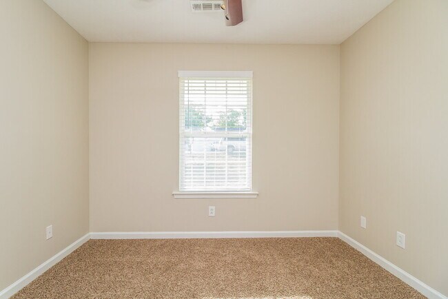 Building Photo - 2244 Rosecran Cir