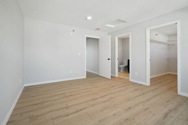Building Photo - Clear Lake Condos